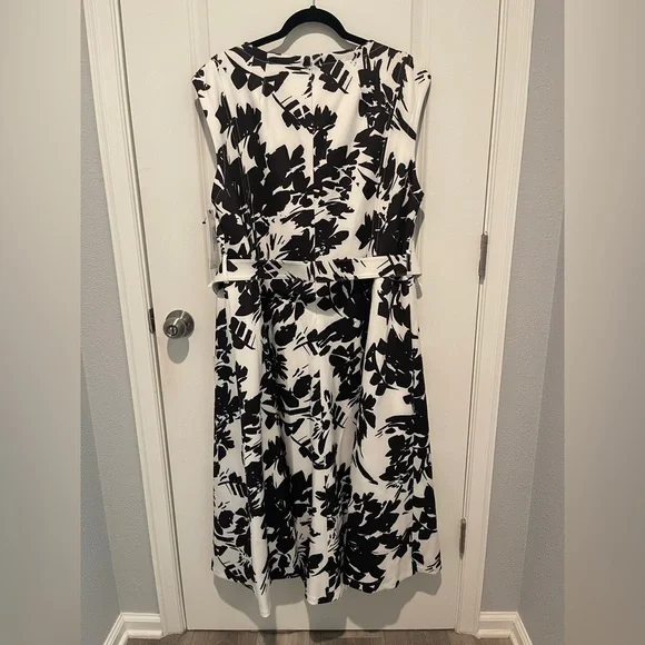 Calvin Klein Black and White Floral Dress - Picture 6 of 6